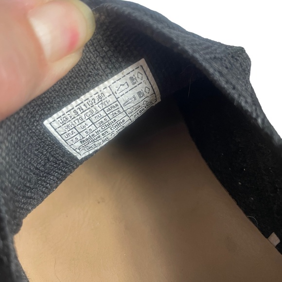 UGG Women's 7.5 Black Loafers - Picture 6 of 7